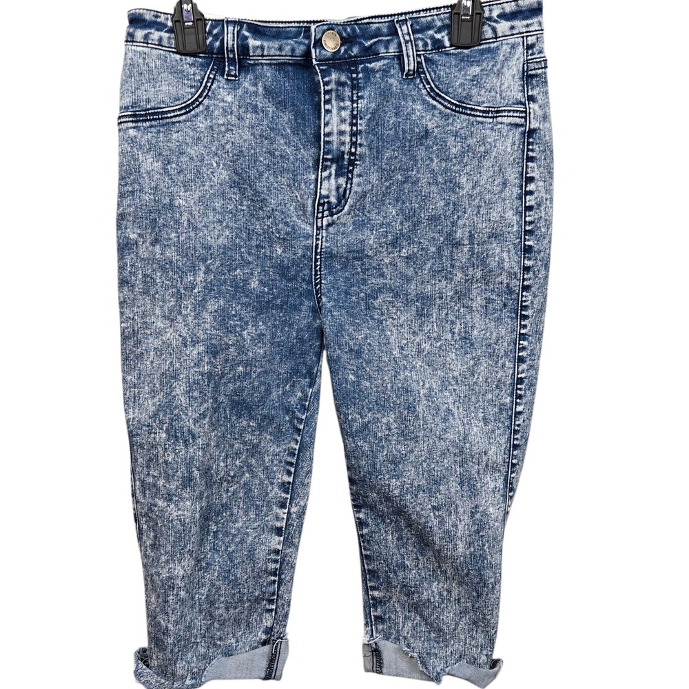 Almost Famous Capri Jeans Women Size L Blue Acid Wash High Rise Stretch Cropped